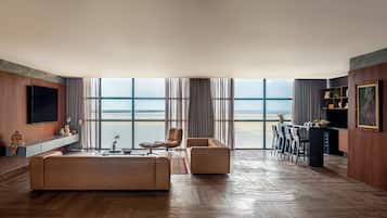 Luxury Room, 1 King Bed, City View | Living area | 31-inch plasma TV with cable channels