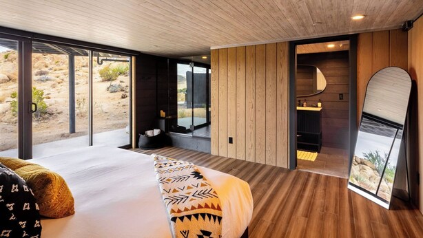 6 bedrooms, iron/ironing board, WiFi (free), bed sheets - Iconic 7,000sf Glass Villa w/ 2 Pools on 350 Acres (Pioneertown)
