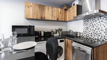 Apartment | Dapur peribadi | Peti sejuk, ketuhar gelombang mikro, dapur, pembancuh kopi/teh