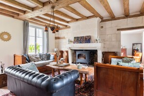 DVD player - Guest Room 'La Mansarde' with Shared Garden and Wi-Fi (Cléré les Pins)