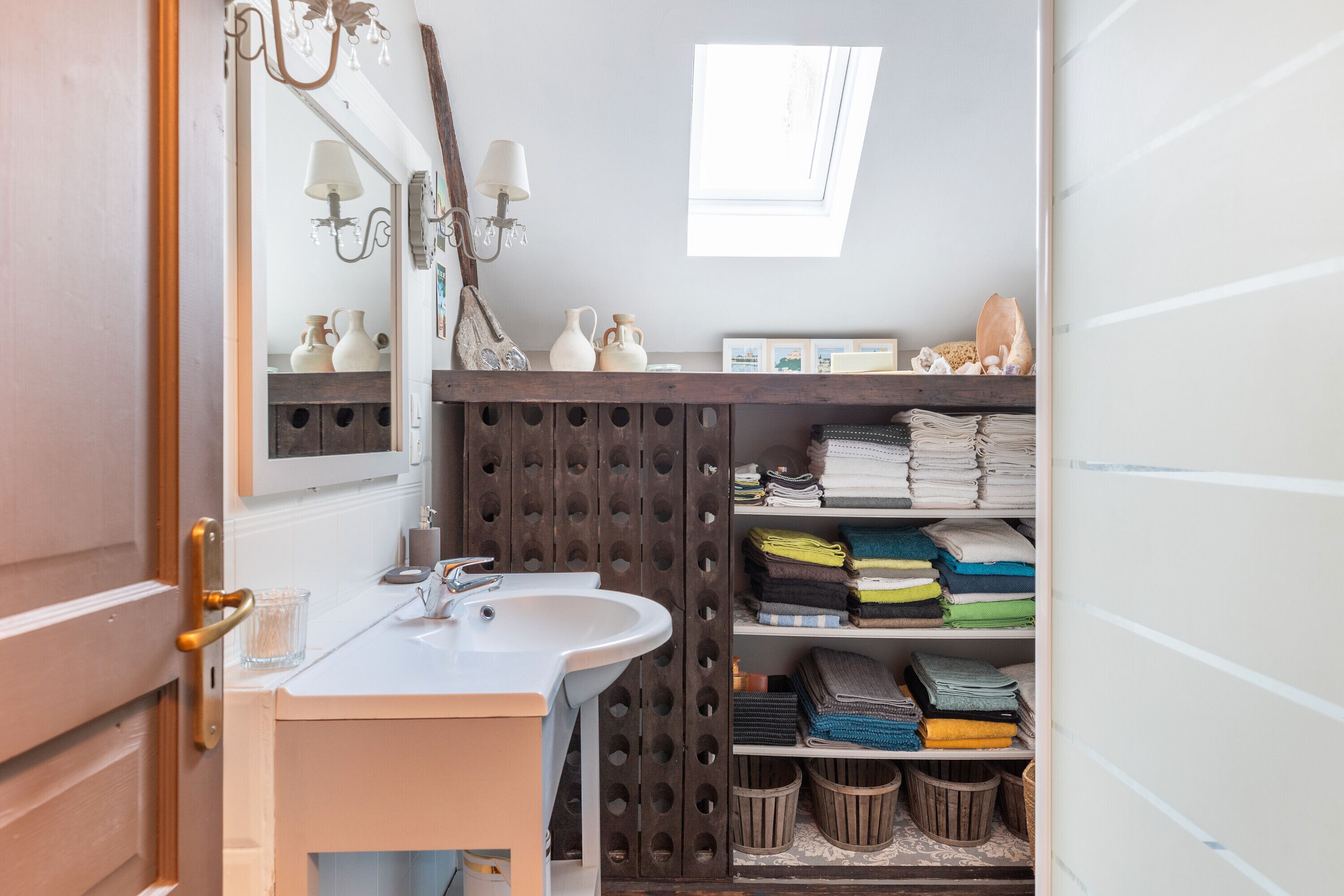 Een douche, een haardroger, handdoeken