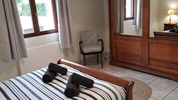 3 chambres, fer et planche Ă repasser, Wi-Fi, draps fournis