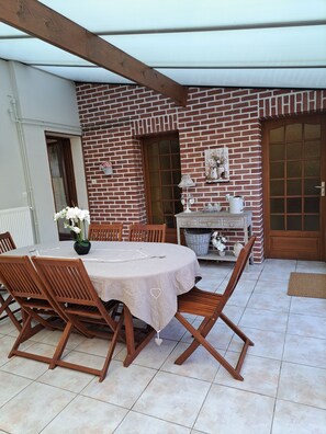 Outdoor dining - Laurette - Family home, Somme Valley (Sailly-Laurette)