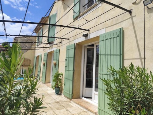 Maison dans le Sud avec piscine. Proche centre ville, idéal pour les familles