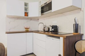 Apartment | Private kitchen | Fridge, microwave, oven, stovetop - Cosy Apartment - 1br/2p- Saint-cloud (Saint-Cloud)