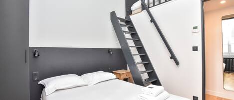 2 bedrooms, laptop workspace, iron/ironing board, bed sheets