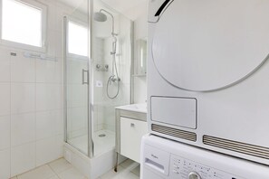 Apartment | Bathroom