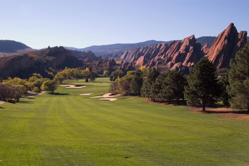 Group Friendly Castle Rock Retreat | Sleeps 13 | Games, BBQ & Patio