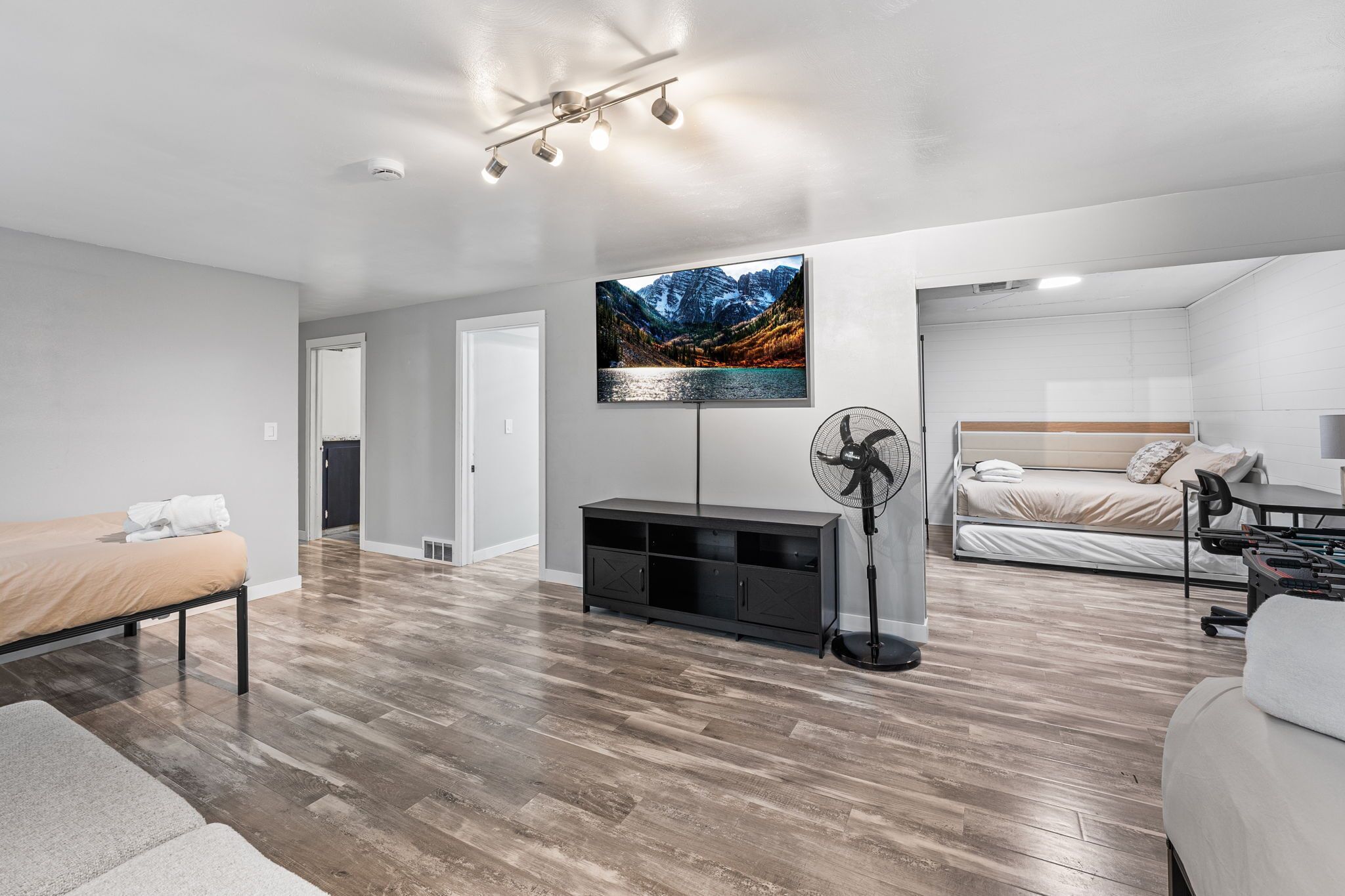 4 soverom, strykejern/-brett, wi-fi (inkludert) og sengetøy