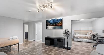 Group Friendly Castle Rock Retreat | Sleeps 12 | Games, BBQ & Patio