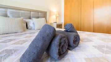 4 bedrooms, iron/ironing board, free WiFi