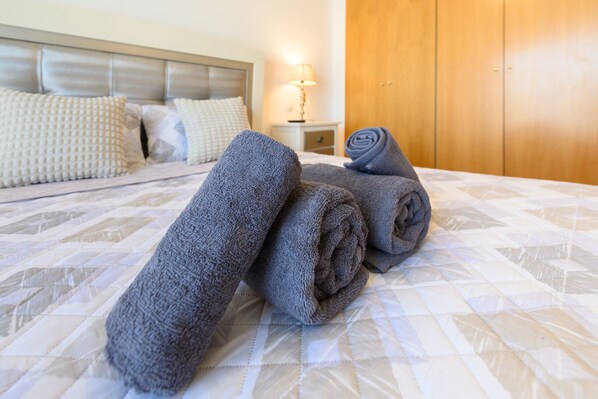 4 slaapkamers, een strijkplank/strijkijzer, gratis wifi