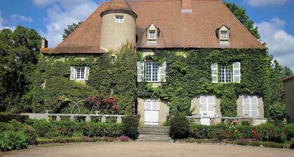 15th century castle, up to 15 pax, pool and park