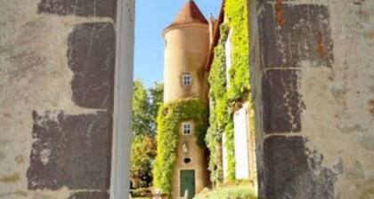 ChĂąteau du XVe pour 15 personnes, piscine et parc