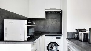 Unclassified image, 2 of 12, button - Cozy Apartment 2bdr/5p - in the Heart of Suresnes (Suresnes)