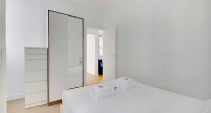 Cozy Apartment 2bdr/5p - in the Heart of Suresnes
