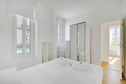 Cozy Apartment 2bdr/5p - in the Heart of Suresnes