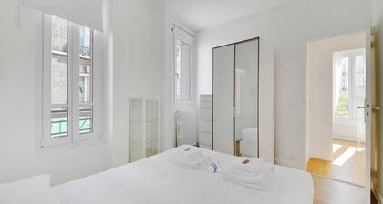 Cozy Apartment 2bdr/5p - in the Heart of Suresnes