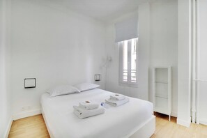 Apartment | 2 bedrooms, laptop workspace, iron/ironing board, bed sheets - Cozy Apartment 2bdr/5p - in the Heart of Suresnes (Suresnes)
