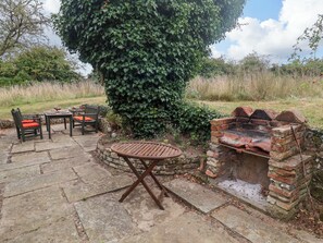 Outdoor dining - Keirs Cottage (Beccles)