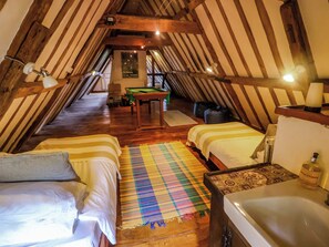 3 habitaciones, decoración personalizada y muebles diferentes 