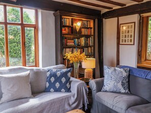 Living area - Keirs Cottage (Beccles)
