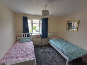3 slaapkamers, een strijkplank/strijkijzer, beddengoed