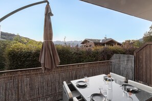 تناول الطعام بالخارج