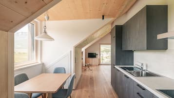 Frigorifero, forno, piano cottura, lavastoviglie