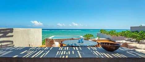 Exclusief appartement, uitzicht op het strand | Uitzicht vanuit de kamer