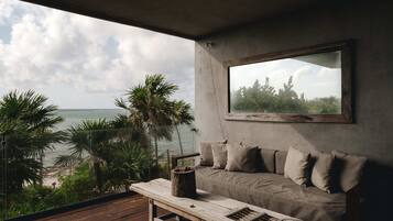 Luxury-Apartment, Strandblick | Terrasse/Patio