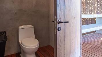 Departamento exclusivo, vista a la playa | Baño | Regadera, amenidades de baño gratuitas, toallas, jabón