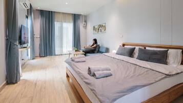 Comfort Suite, Patio, Garden View | Blackout drapes, free WiFi