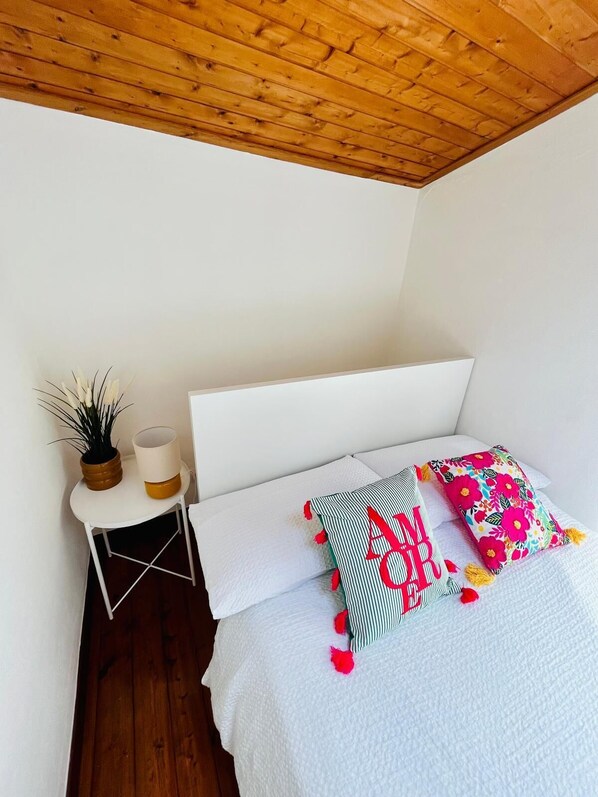 2 bedrooms, Internet, bed sheets