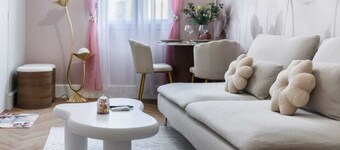 La Parenthèse Fleurie – Suite with spa and projector screen in Bergerac