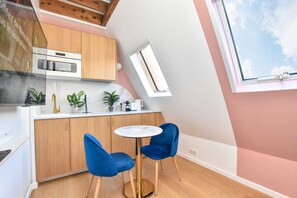 Apartment | Private kitchen | Fridge, microwave, stovetop, coffee/tea maker - Charming Studio - 2P - Champs Elysees (Paris)