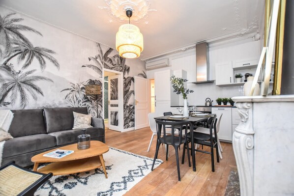 Apartment | Dining