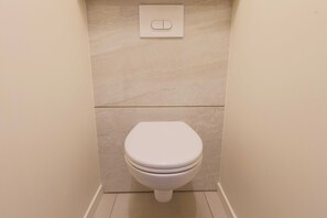 Apartamento | Baño | Secador de pelo, toallas y champú