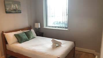 3 quartos, ferros/tábuas de passar roupa, berço de viagem