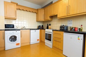 Fridge, microwave, dishwasher, coffee/tea maker - Tonn Na Mara - Galway Lakeside Apartments (DOCK ROAD)