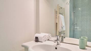 Departamento | Baño | Toallas y shampoo