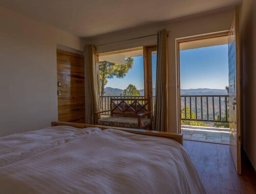 Kasar Rainbow Yoga Retreat