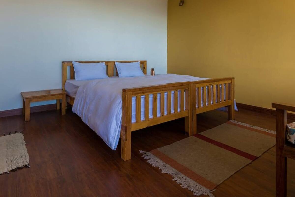 Habitación doble Deluxe, vista a la montaña | Escritorio y wifi gratis
