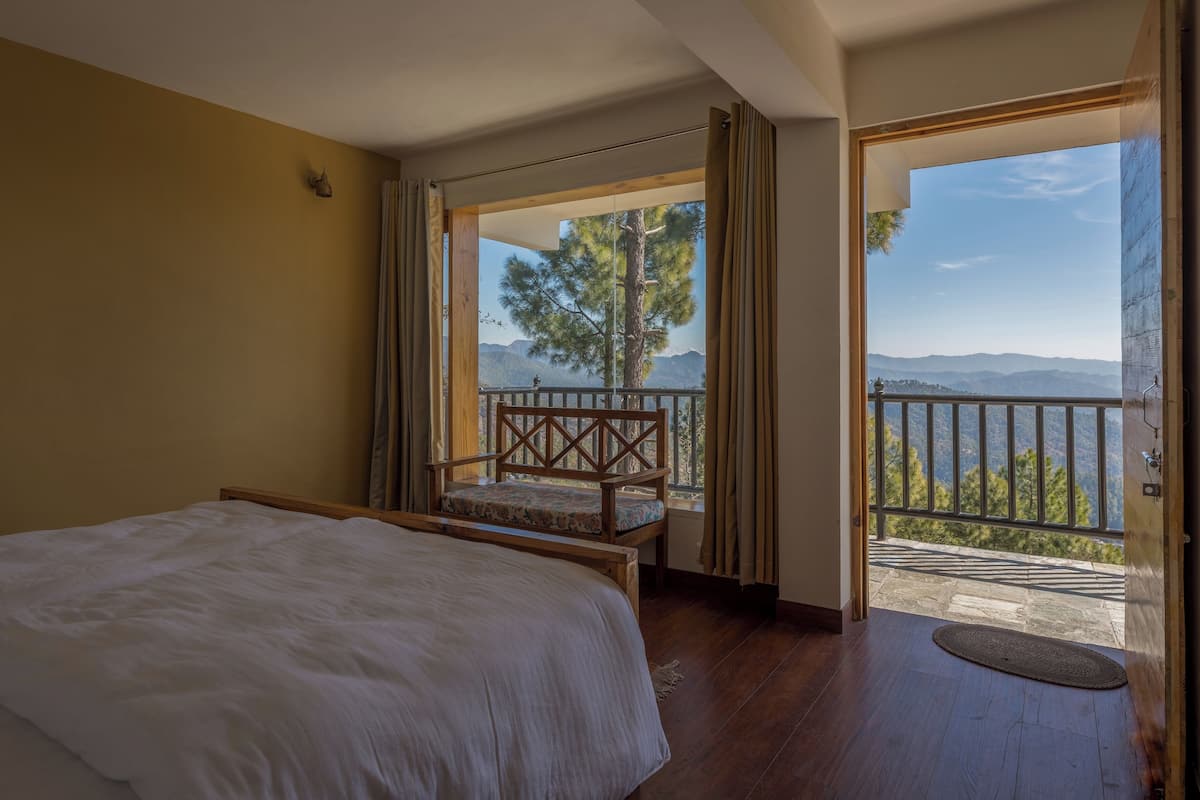 办公桌、免费 WiFi