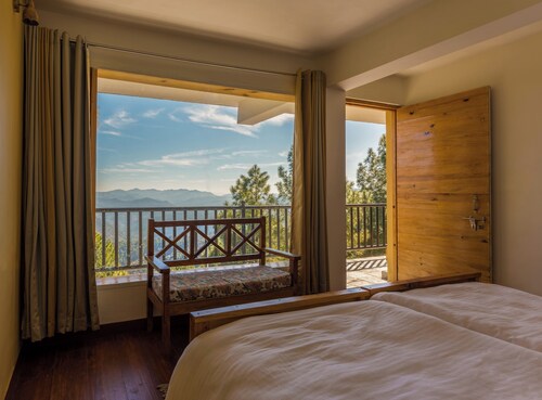 Kasar Rainbow Yoga Retreat