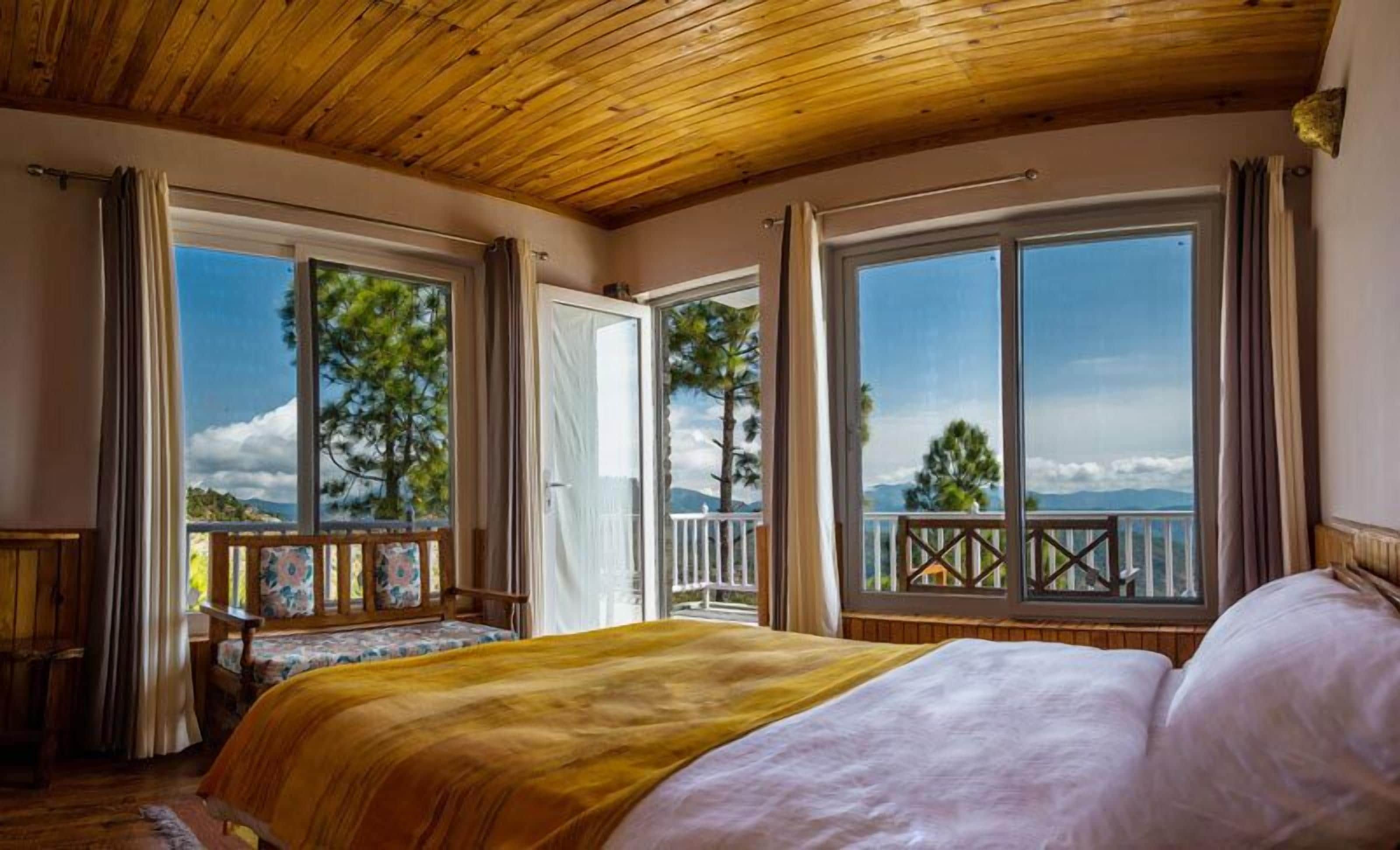 办公桌、免费 WiFi