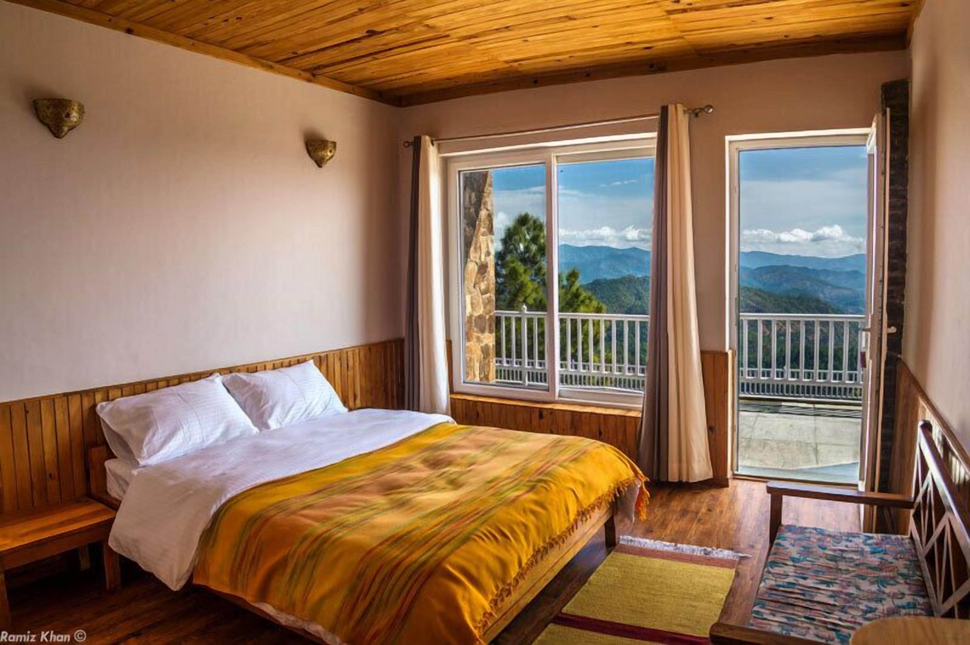 办公桌、免费 WiFi