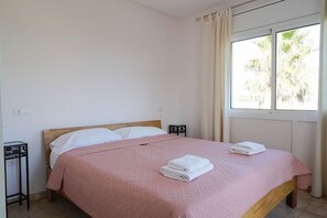 4 bedrooms, iron/ironing board, free WiFi, bed sheets - Spacious, good located villa in Sant Pere Pescador (Sant Pere Pescador)