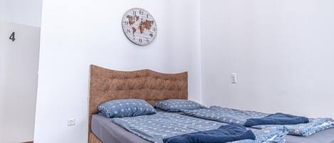 1 bedroom, WiFi, bed sheets