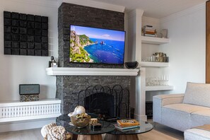 Living area - YOLO Spaces - Clifton Petite Villa (Cape Town)
